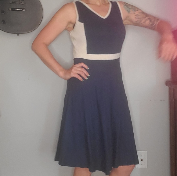 Dress - Picture 2 of 6